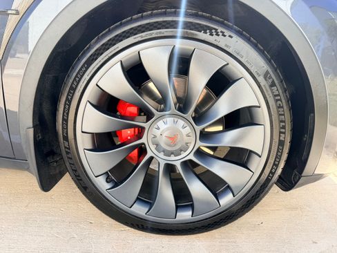 Used 2022 Tesla Model Y Performance image 10