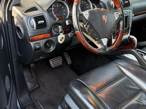 Used 2006 Porsche Cayenne S Titanium Edition image 2
