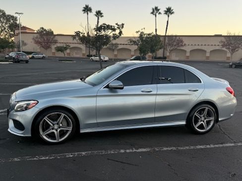 Used 2017 Mercedes-Benz C 300 4MATIC Sedan image 4