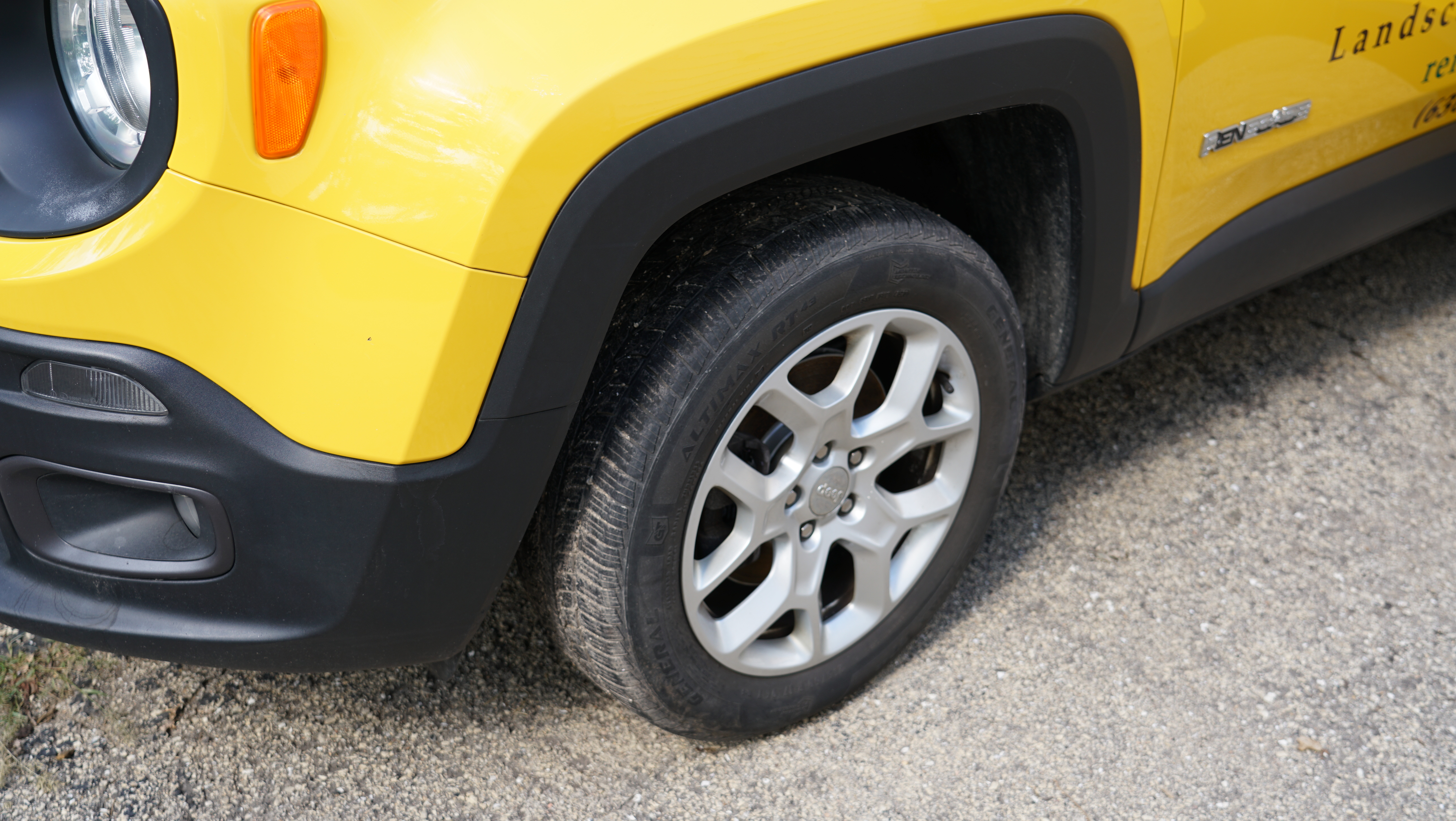 Used 2018 Jeep Renegade Latitude w/ Cold Weather Group AWD/4WD image 21