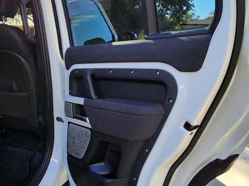 Used 2023 Land Rover Defender 130 SE image 21