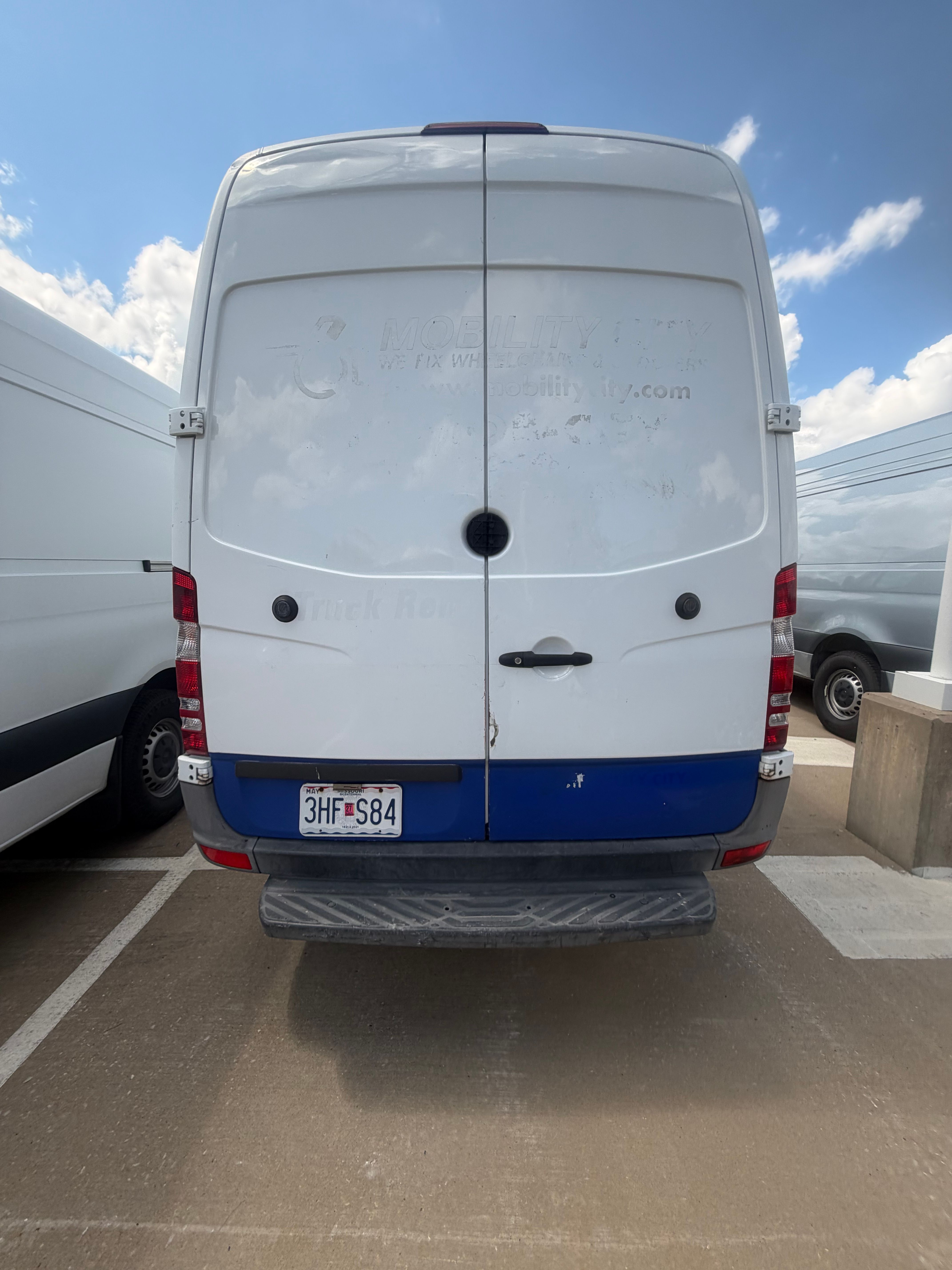 Used 2015 Freightliner Sprinter 2500 RWD image 14