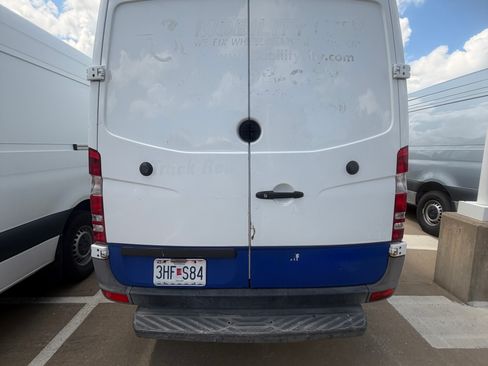 Used 2015 Freightliner Sprinter 2500 RWD image 14