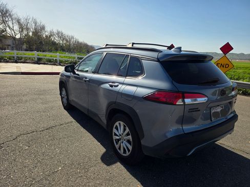 Used 2022 Toyota Corolla Cross LE image 5