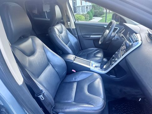 Used 2010 Volvo XC60 T6 image 11