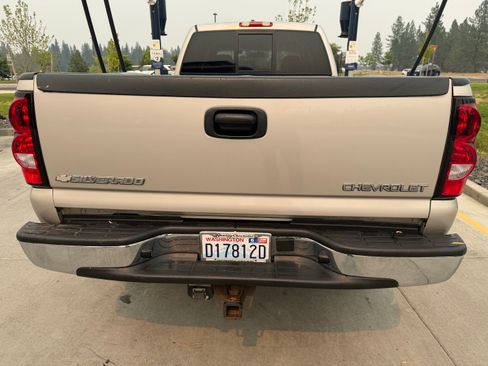 Used 2004 Chevrolet Silverado 3500 LS w/ Heavy-Duty Power Package AWD/4WD image 9