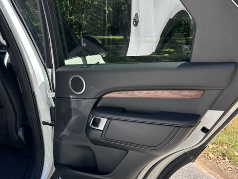 Used 2020 Land Rover Discovery HSE Luxury image 26