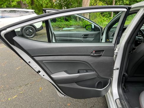 Used 2017 Hyundai Elantra Sport w/ Sport Premium Package 06 FWD image 17