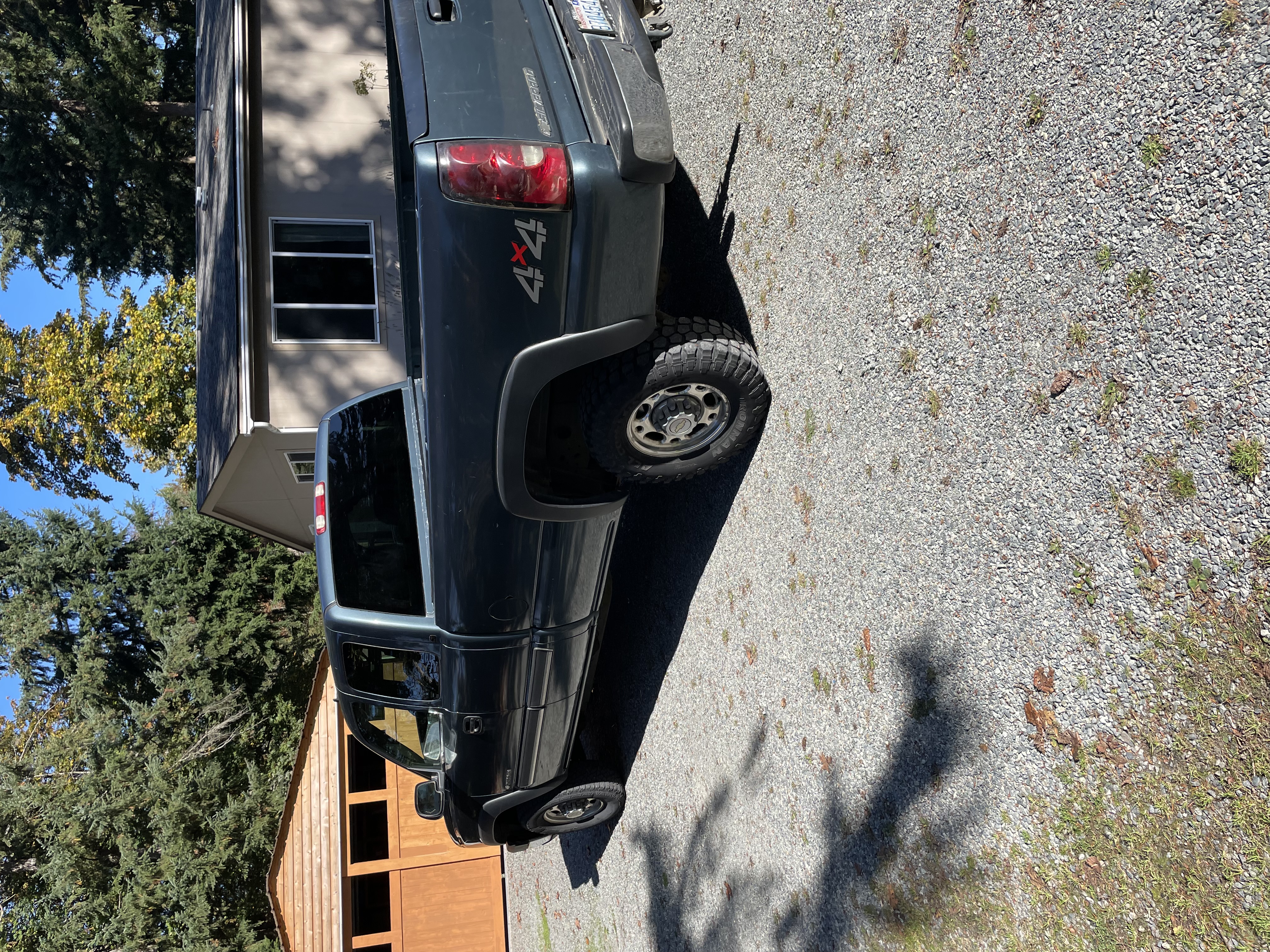 Used 2006 Chevrolet Silverado 2500 LT w/ Onstar Plus Package AWD/4WD image 2