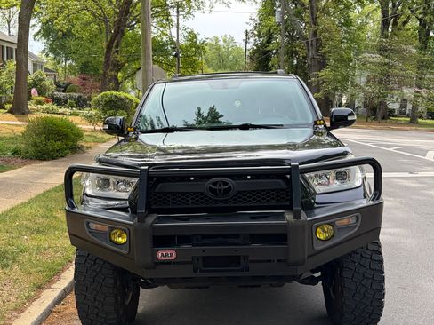Used 2011 Toyota 4Runner SR5 image 4