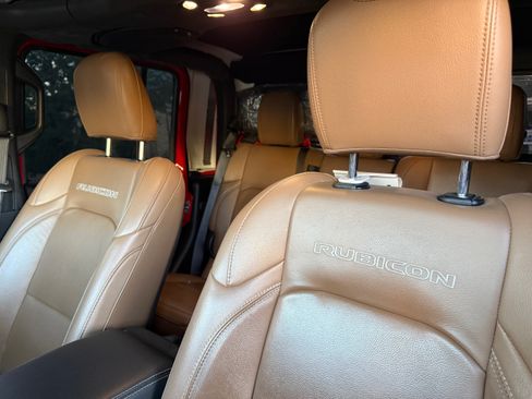 Used 2020 Jeep Gladiator Rubicon image 8