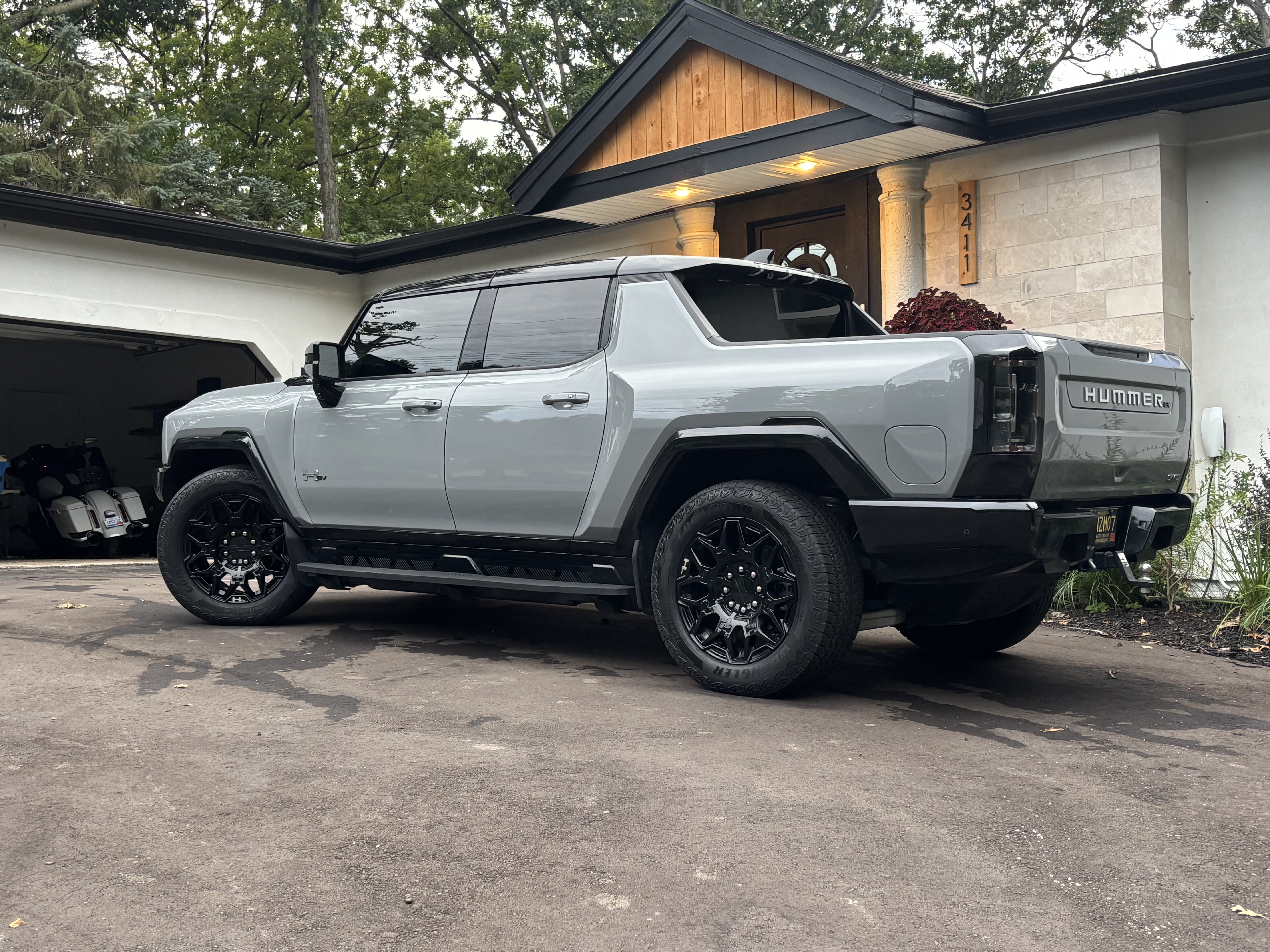 Used 2025 GMC Hummer EV 2X AWD/4WD image 1