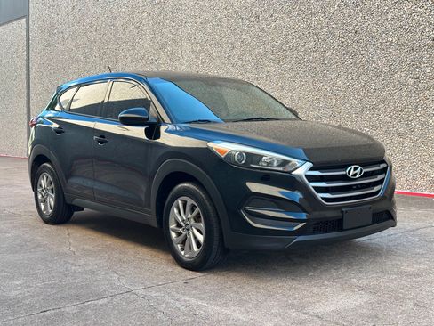 Used 2018 Hyundai Tucson SE FWD image 2