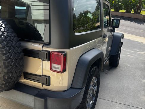 Used 2016 Jeep Wrangler Rubicon w/ Dual Top Group AWD/4WD image 5