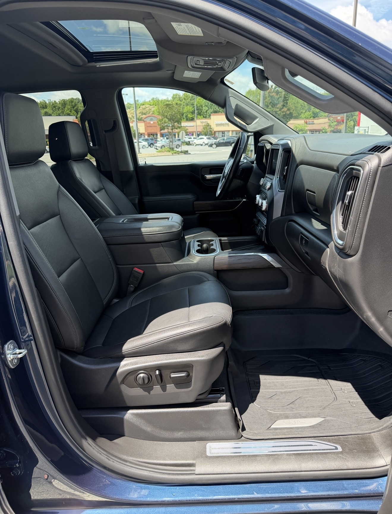 Used 2021 GMC Sierra 1500 SLT w/ SLT Premium Plus Package AWD/4WD image 11