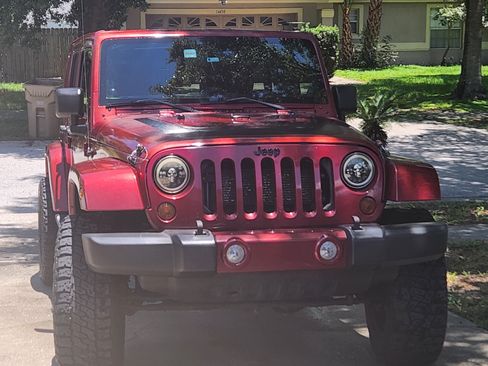 Used 2012 Jeep Wrangler Unlimited Sahara AWD/4WD image 5