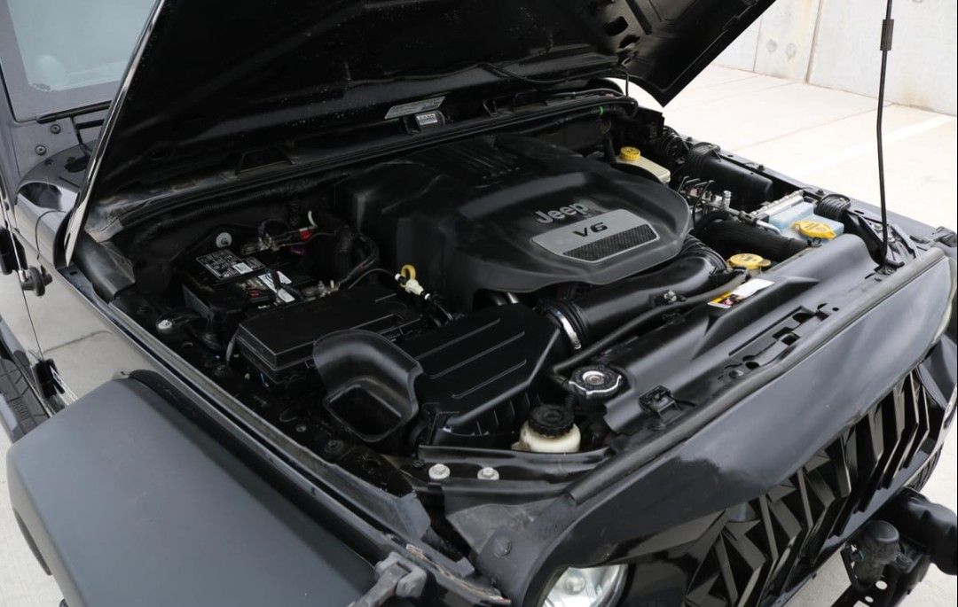 Used 2014 Jeep Wrangler Unlimited Sport AWD/4WD image 14