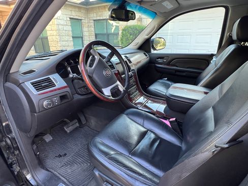 Used 2008 Cadillac Escalade AWD image 4