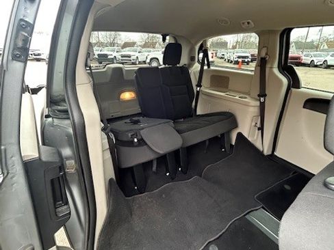 Used 2019 Dodge Grand Caravan SE image 6