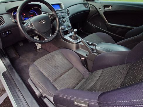 Used 2012 Hyundai Genesis 2.0T RWD image 6