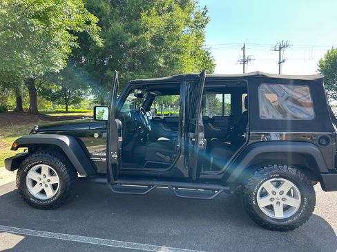 Used 2018 Jeep Wrangler Unlimited Sport S AWD/4WD image 6