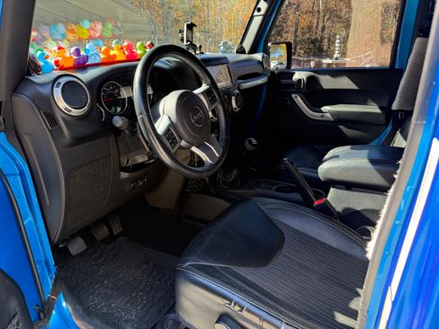 Used 2014 Jeep Wrangler Unlimited Sport image 13