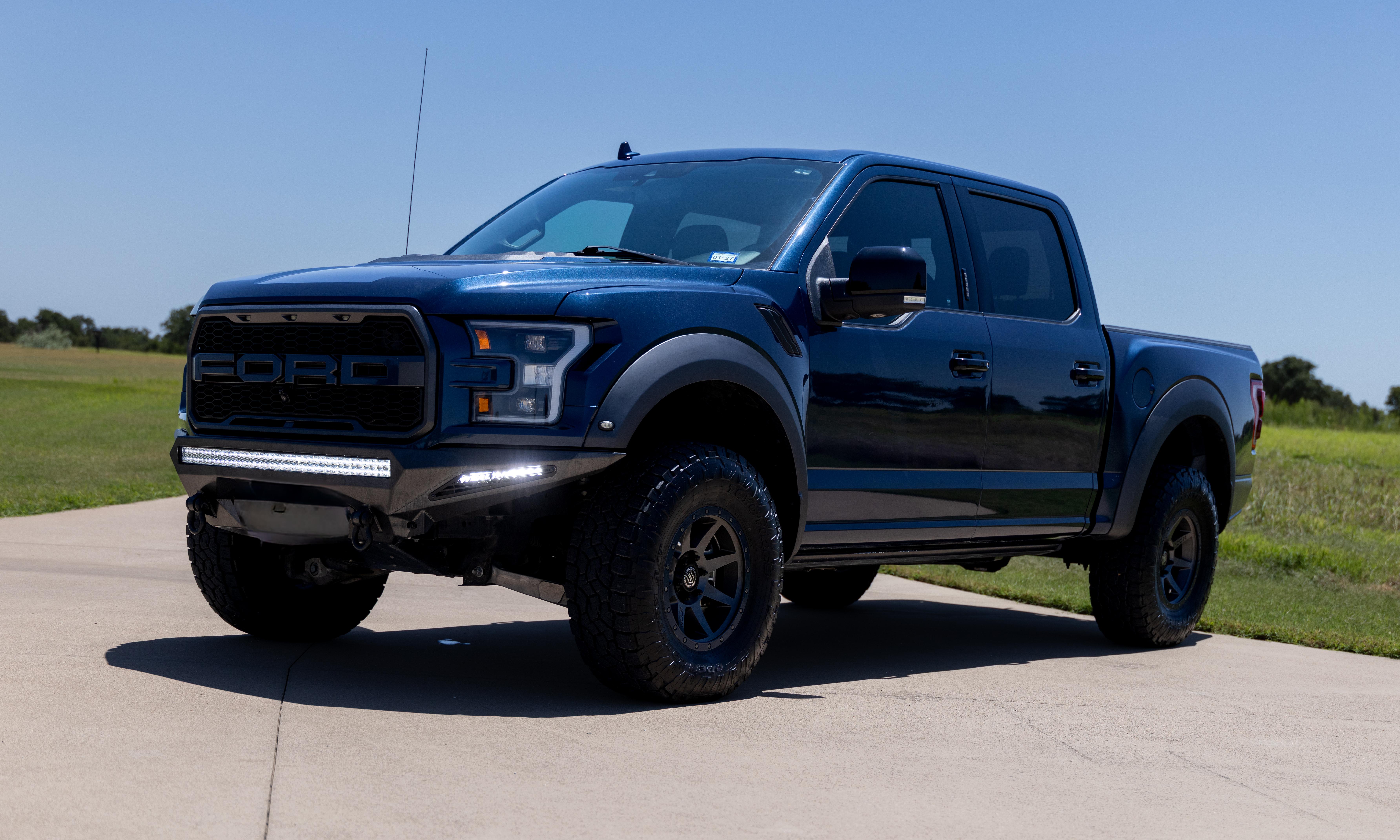 Used 2018 Ford F150 Platinum w/ Equipment Group 701A Luxury AWD/4WD image 5