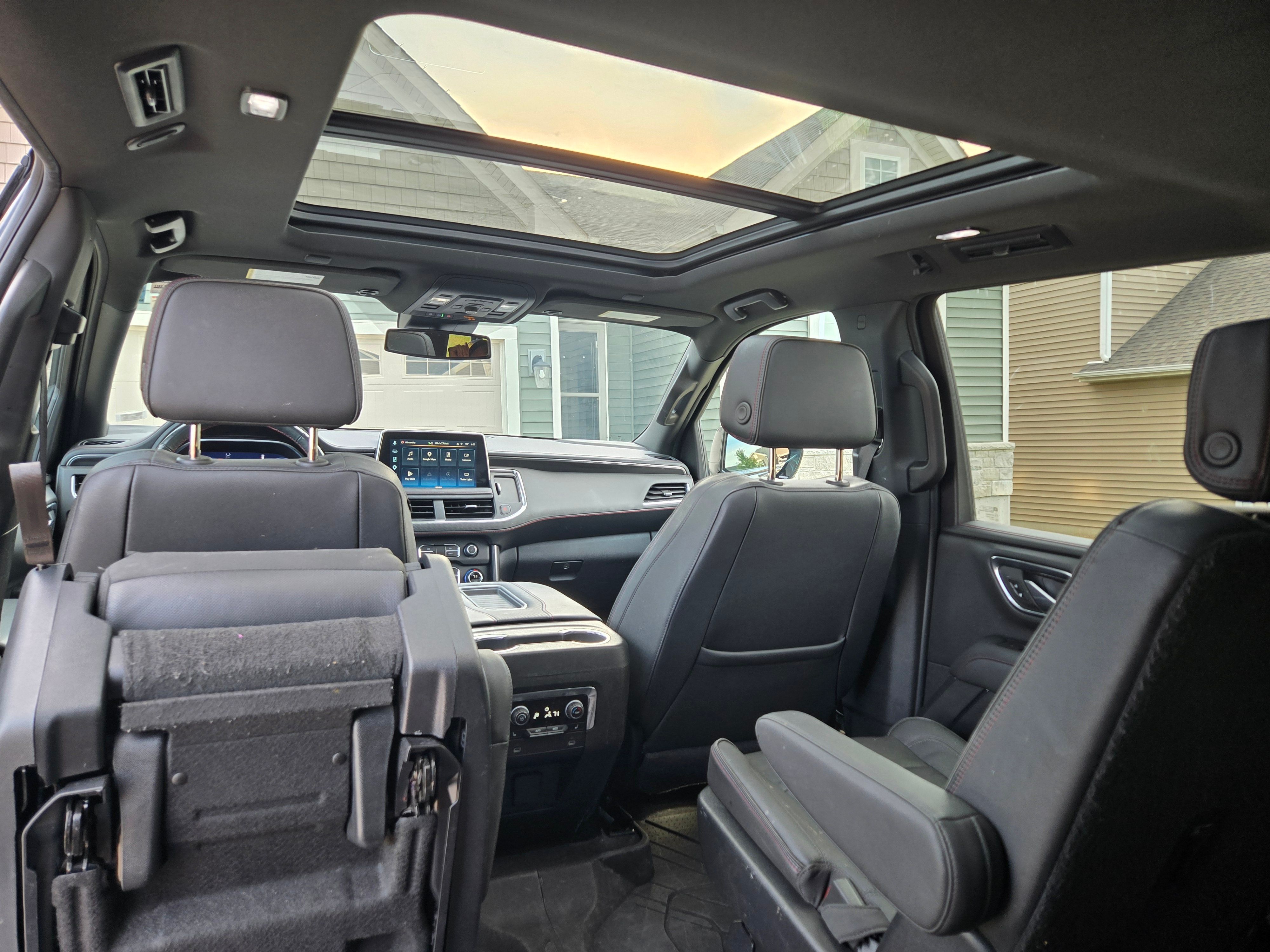 Used 2023 Chevrolet Suburban RST w/ Luxury Package AWD/4WD image 9