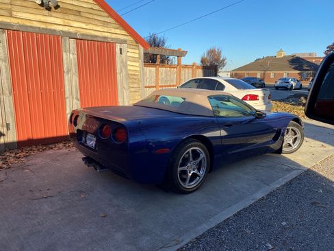 Used 2004 Chevrolet Corvette Convertible w/ Preferred Equipment Group RWD image 2