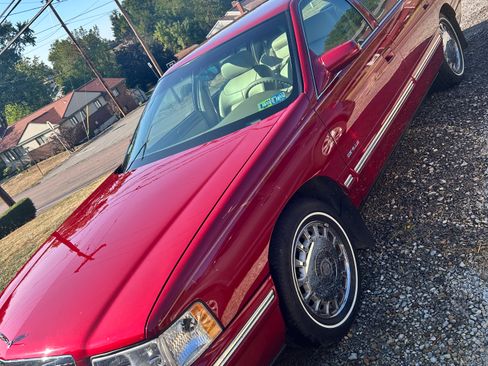 Used 1998 Cadillac De Ville Sedan image 2