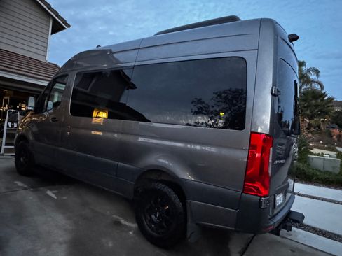 Used 2019 Mercedes-Benz Sprinter 2500 image 4