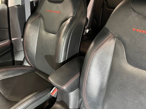 Used 2018 Jeep Compass Trailhawk w/ Leather Interior Group image 21