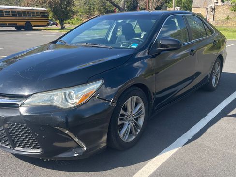 Used 2015 Toyota Camry SE FWD image 9