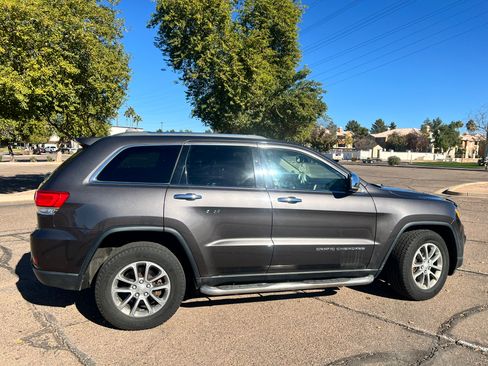 Used 2015 Jeep Grand Cherokee Limited w/ Trailer Tow Group IV image 11