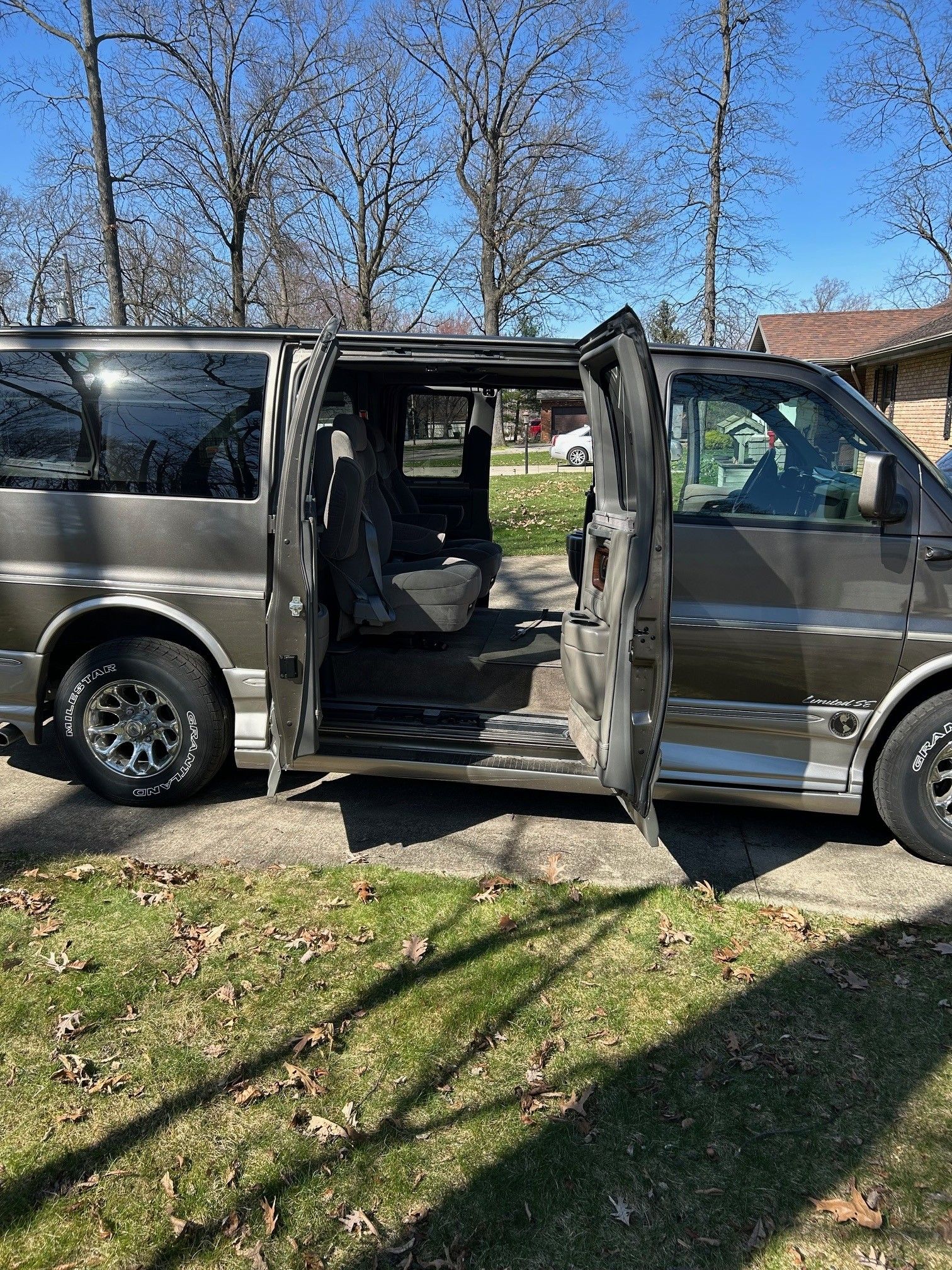 Used 2006 Chevrolet Express 1500 w/ Preferred Equipment Group RWD image 4