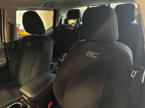 Used 2016 Toyota Tacoma SR w/ Towing Package image 15