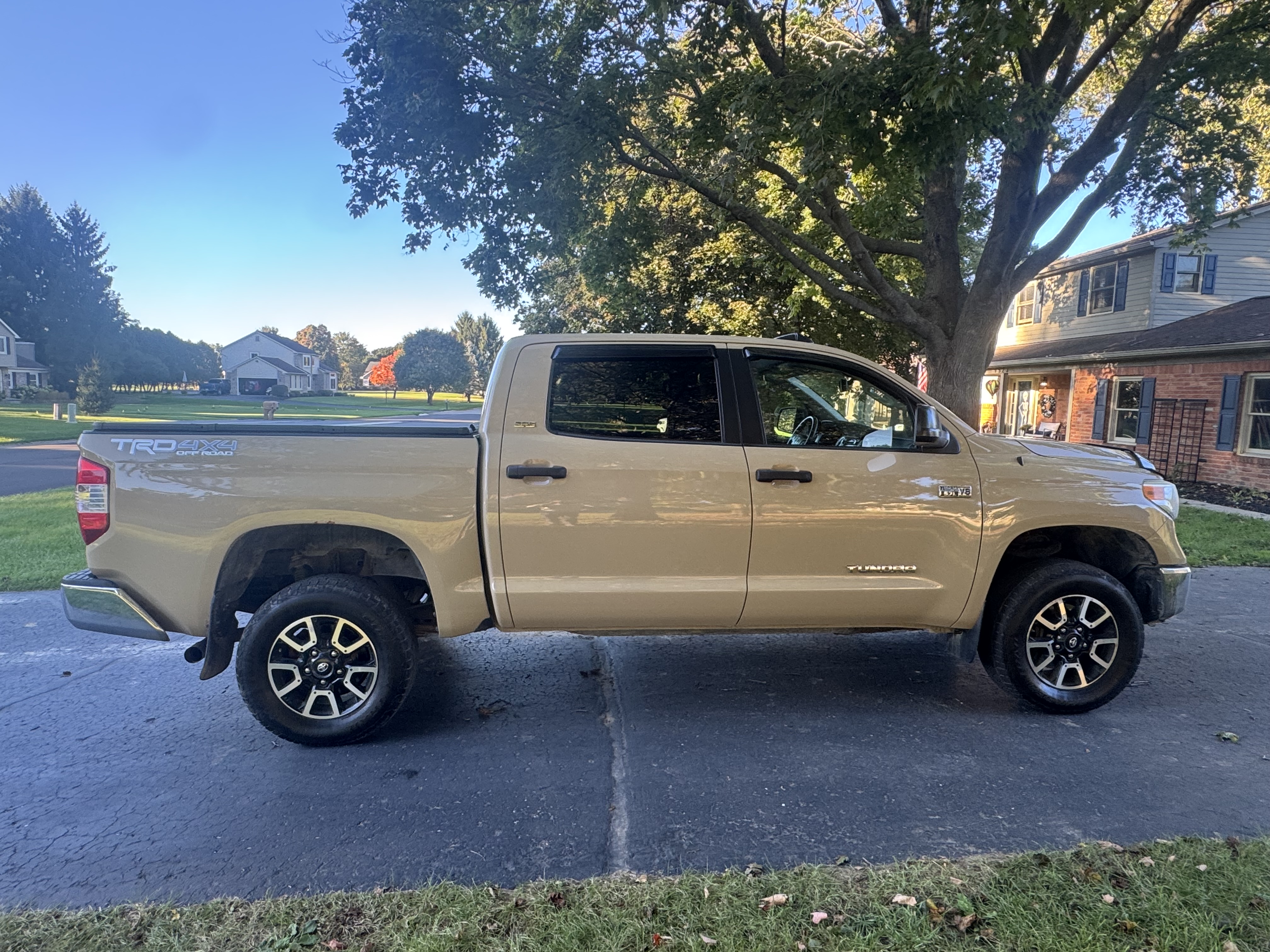 Used 2017 Toyota Tundra SR5 AWD/4WD image 5