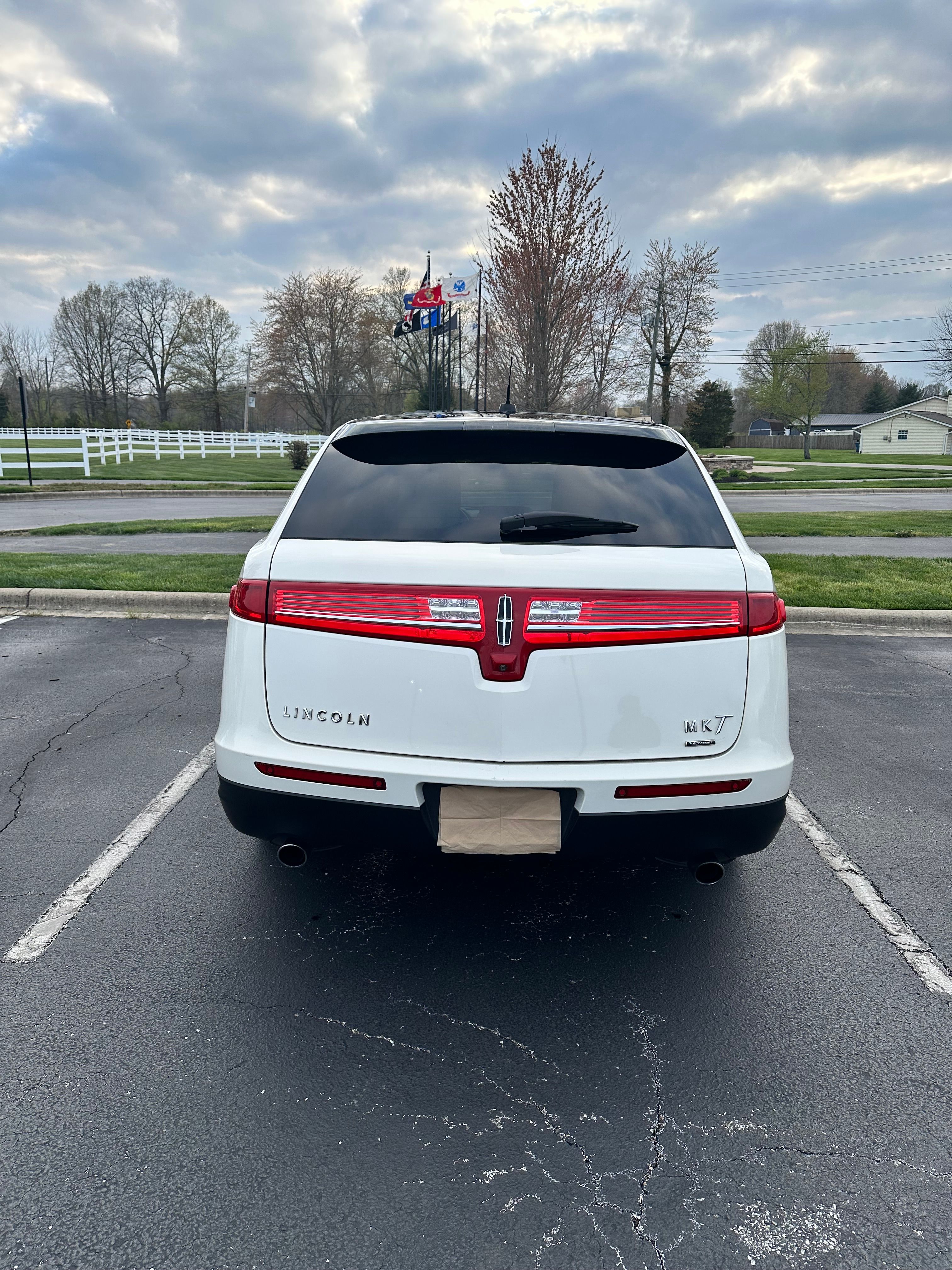 Used 2013 Lincoln MKT AWD image 5