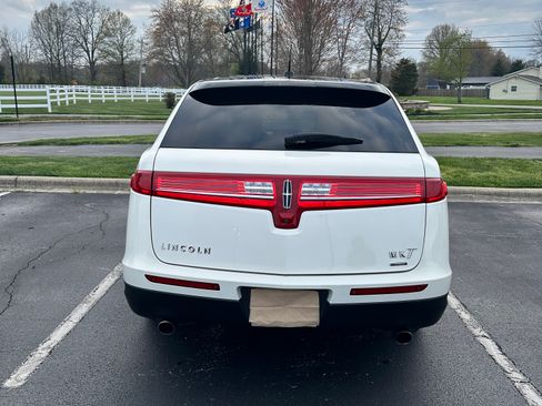Used 2013 Lincoln MKT AWD image 5