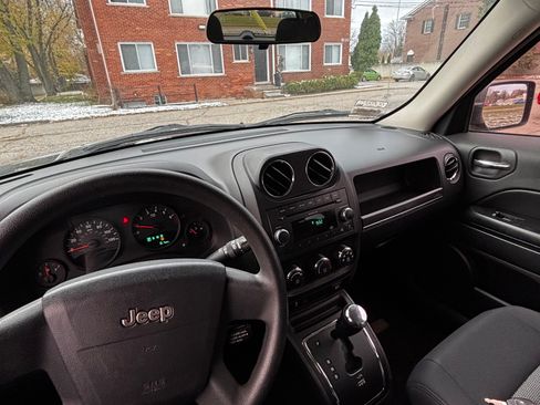 Used 2010 Jeep Patriot Sport image 6