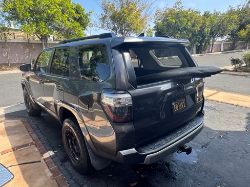 Used 2018 Toyota 4Runner TRD Off-Road Premium image 1