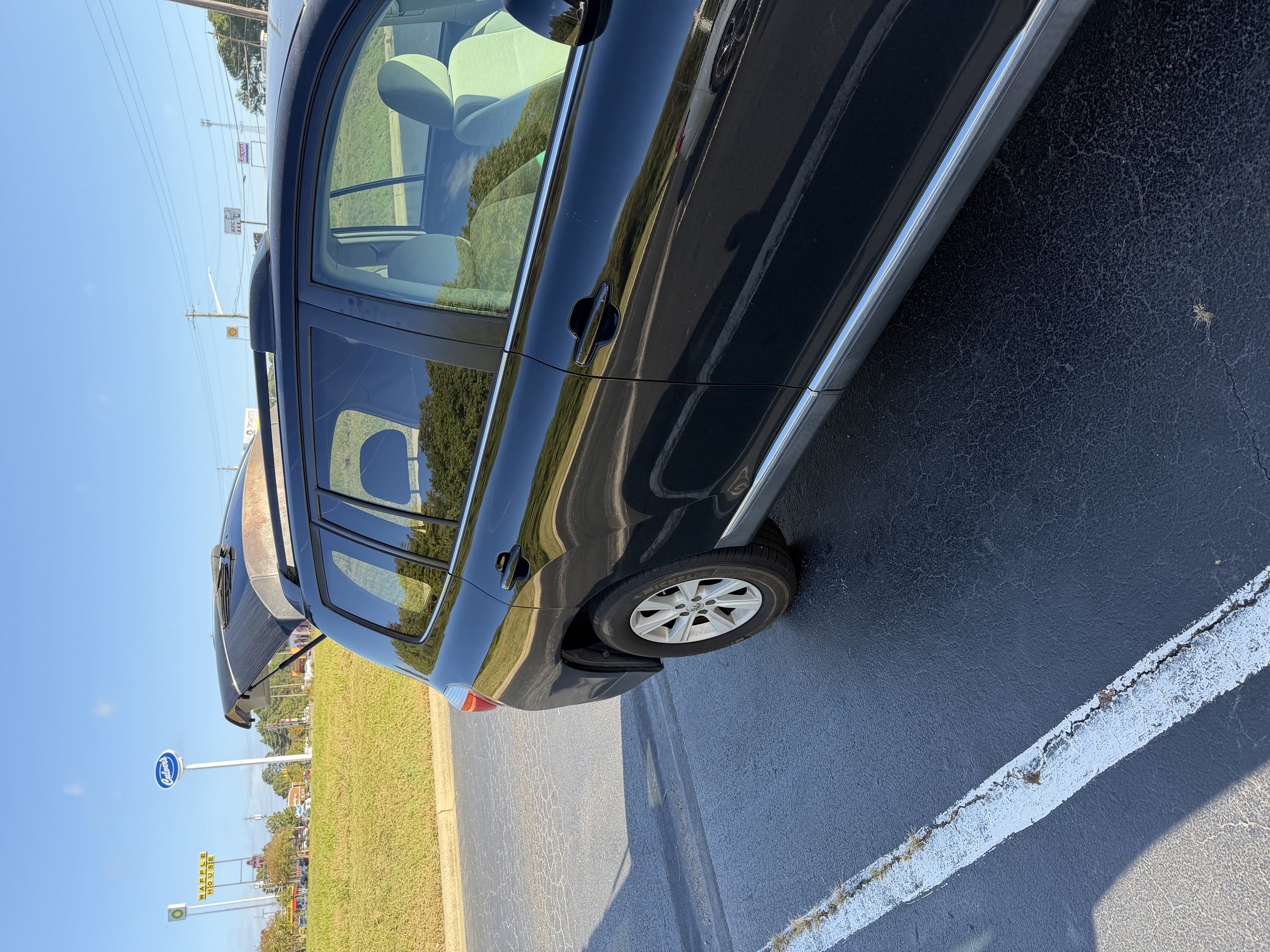 Used 2013 Toyota Highlander Plus FWD image 10