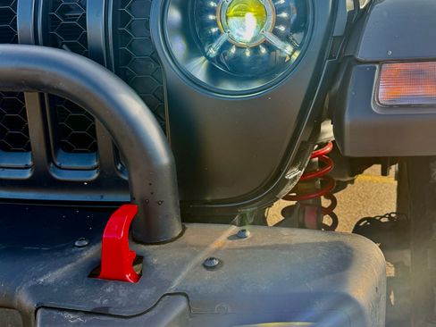 Used 2021 Jeep Gladiator Sport image 9