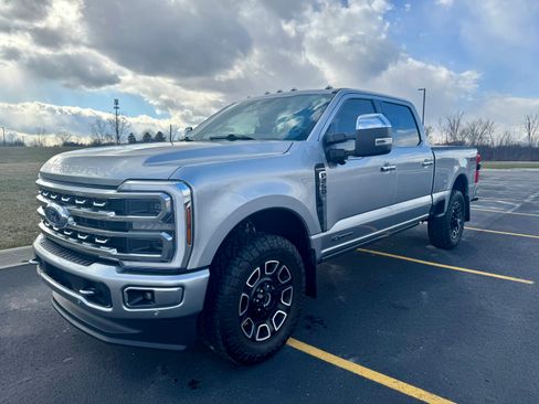 Used 2024 Ford F250 Platinum image 5