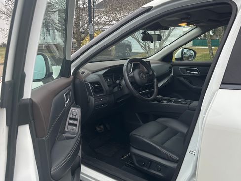 Used 2021 Nissan Rogue SV w/ Premium Package AWD/4WD image 8