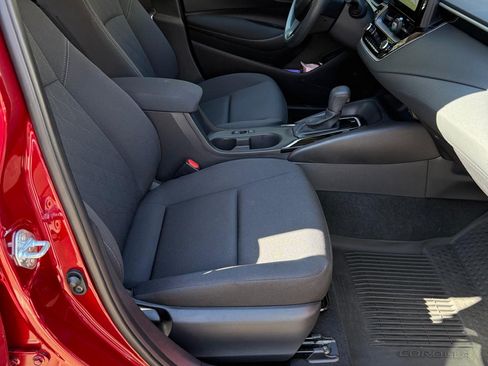 Used 2025 Toyota Corolla LE image 12