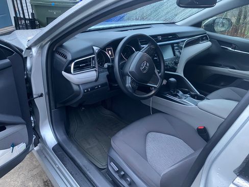 Used 2018 Toyota Camry LE w/ Moonroof Package image 12