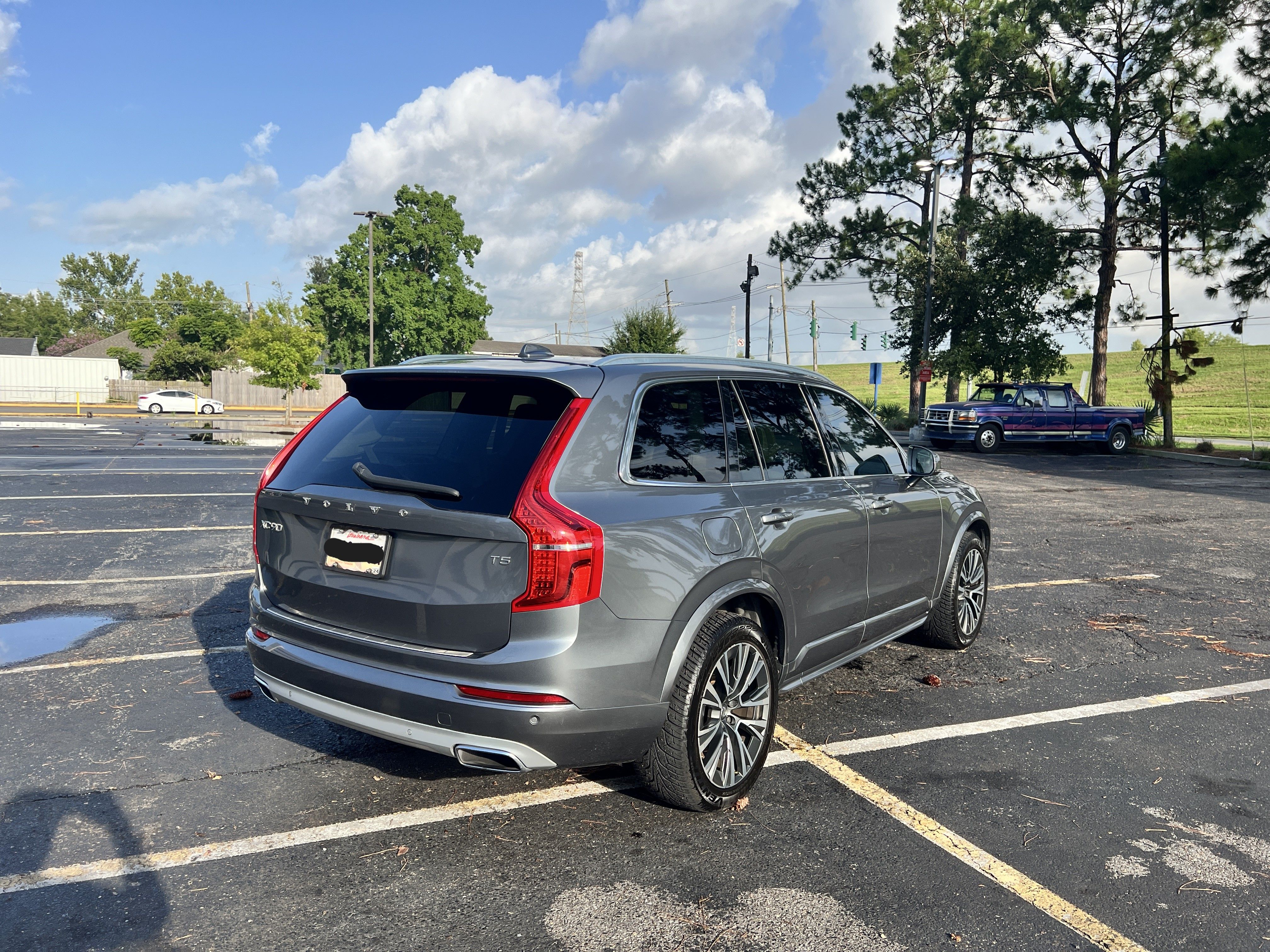 Used 2020 Volvo XC90 T5 Momentum w/ Protection Package Premier FWD image 10