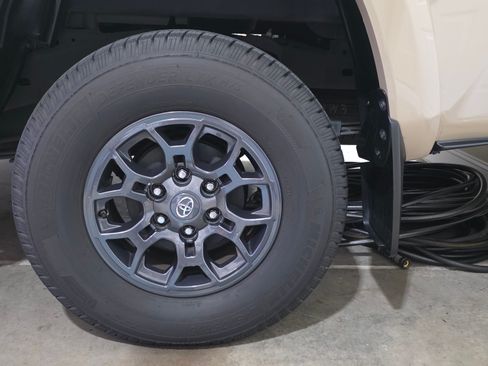 Used 2017 Toyota Tacoma SR5 w/ Tow Package image 27