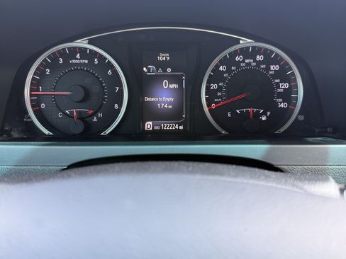Used 2015 Toyota Camry SE FWD image 5